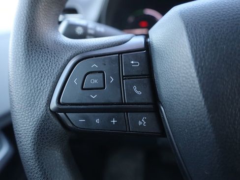 Used 2025 Toyota Sienna LE FWD image 40