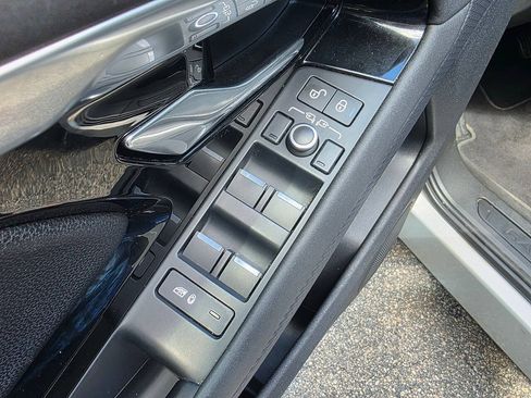 Used 2020 Land Rover Range Rover Evoque S AWD/4WD image 11