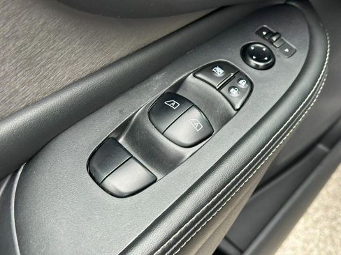 Used 2023 Nissan Murano SV image 15