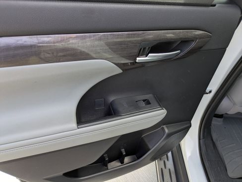 Certified 2021 Toyota Highlander Platinum image 15