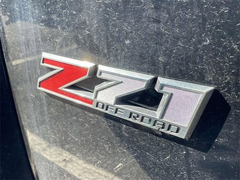 Used 2017 Chevrolet Colorado Z71 w/ Z71 Midnight Edition image 9