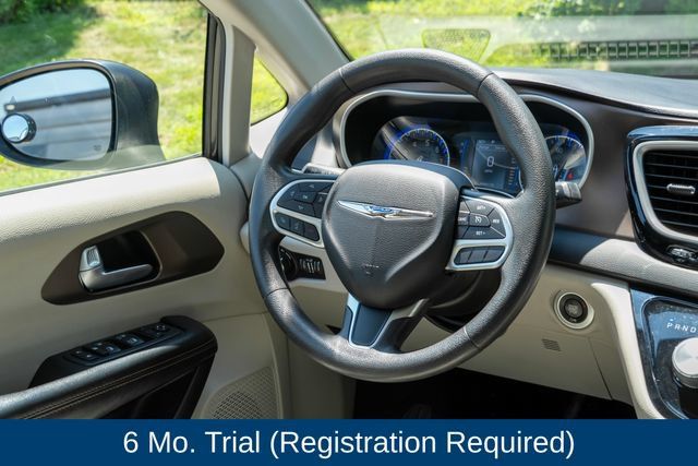 Used 2017 Chrysler Pacifica Touring FWD image 25