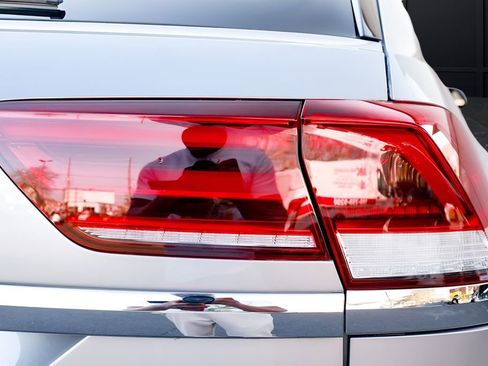 Used 2023 Volkswagen Atlas Cross Sport SEL Premium R-Line image 33