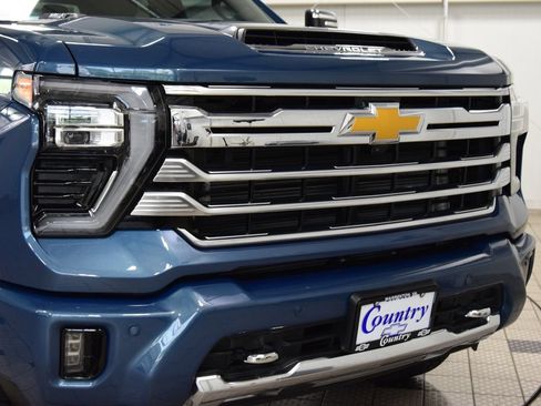 Used 2024 Chevrolet Silverado 2500 High Country w/ High Country Premium Package AWD/4WD image 13