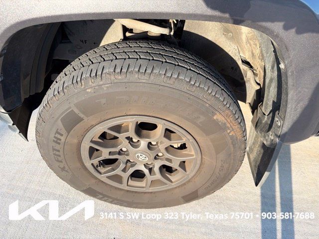Used 2022 Toyota Tacoma SR5 RWD image 4