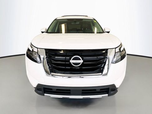 Used 2024 Nissan Pathfinder Platinum w/ Cargo Package FWD image 3