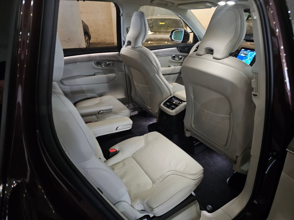 Certified 2025 Volvo XC90 T8 Ultra AWD/4WD image 9