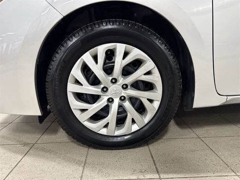 Used 2019 Toyota Corolla LE image 10