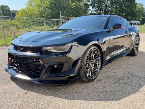 Used 2017 Chevrolet Camaro ZL1 RWD image 4