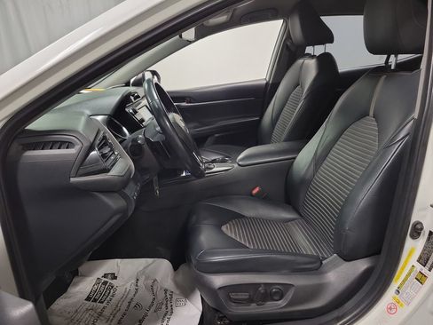Used 2019 Toyota Camry SE FWD image 13