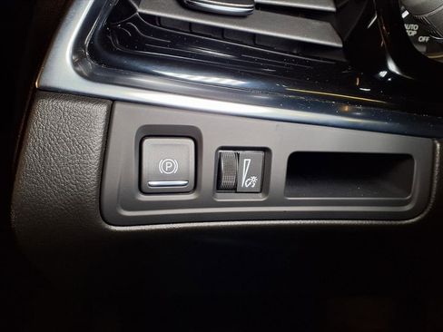 Certified 2025 Cadillac XT6 Luxury image 13