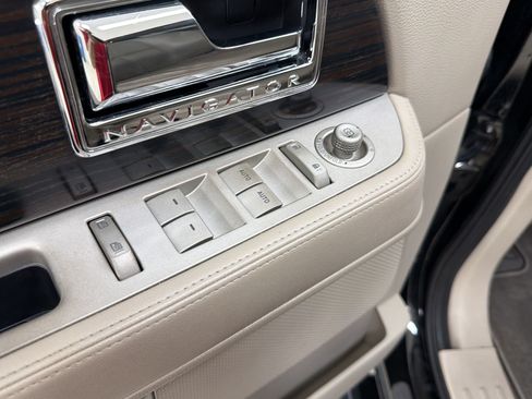 Used 2007 Lincoln Navigator 2WD image 26