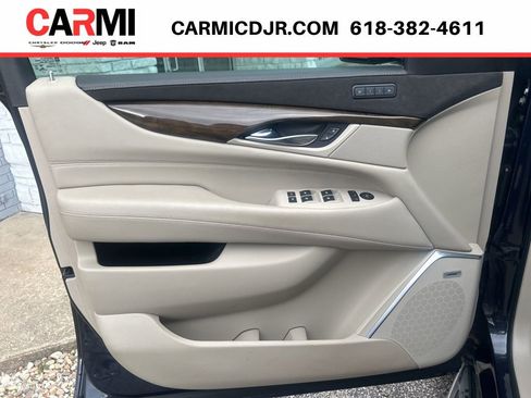 Used 2020 Cadillac Escalade Luxury image 11