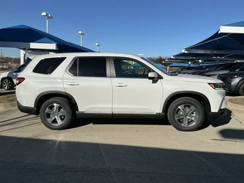 New 2025 Honda Pilot EX-L image 2
