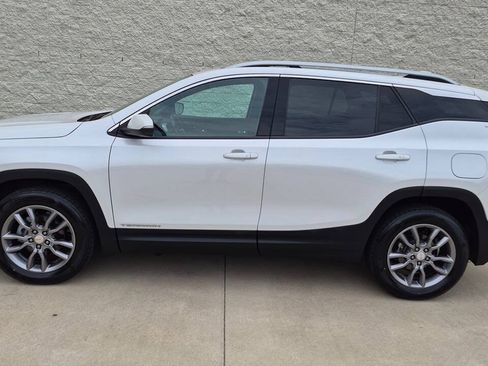 Used 2022 GMC Terrain SLT w/ Infotainment Package II AWD/4WD image 4
