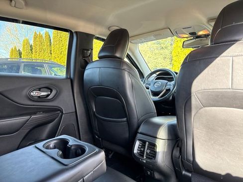 Used 2015 Jeep Cherokee Limited image 23