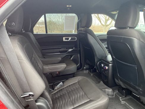 Used 2020 Ford Explorer XLT w/ Comfort Package image 14