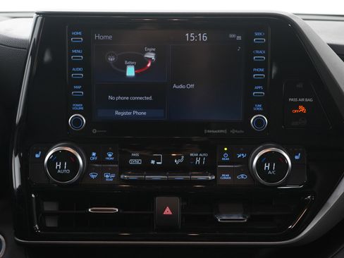 Used 2021 Toyota Highlander XLE image 19