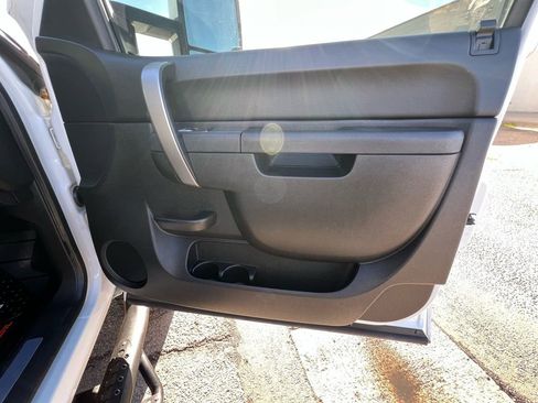 Used 2014 Chevrolet Silverado 2500 LT w/ Z71 Appearance Package image 11