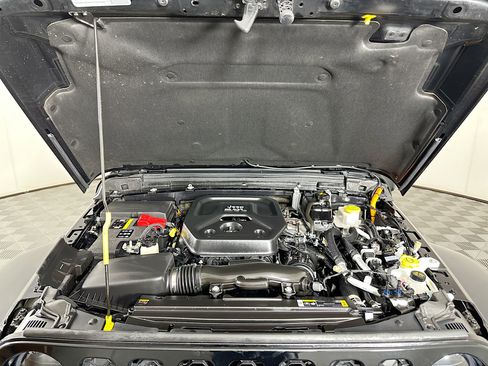 Used 2023 Jeep Wrangler Unlimited w/ Cold Weather Group image 32