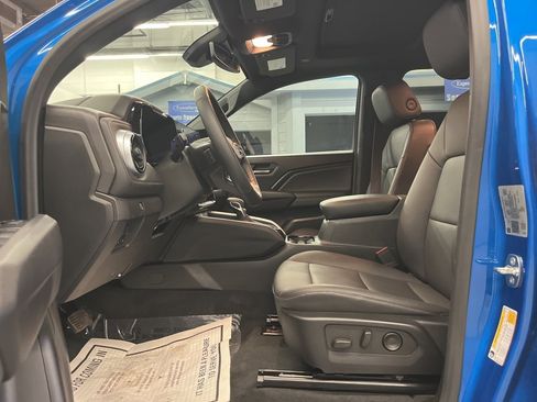 Used 2023 Chevrolet Colorado LT w/ LT Convenience Package III image 11