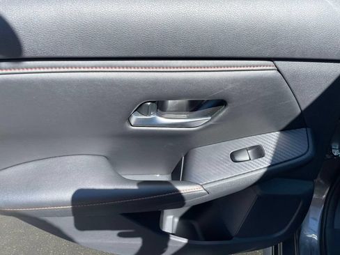 Used 2025 Nissan Sentra SR FWD image 15