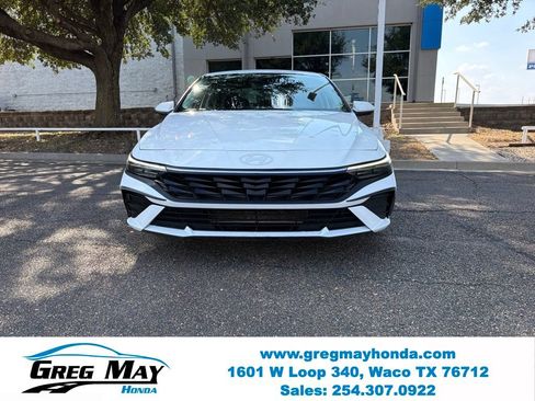 Used 2025 Hyundai Elantra SE FWD image 9