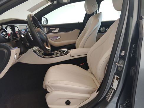 Used 2018 Mercedes-Benz E 300 4MATIC image 4