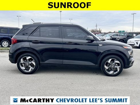 Used 2024 Hyundai Venue SEL image 15