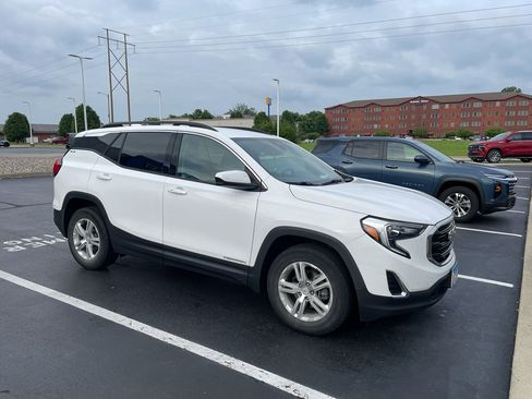 Used 2020 GMC Terrain SLE w/ Driver Convenience Package FWD image 3