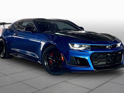 Used 2018 Chevrolet Camaro ZL1 RWD image 2