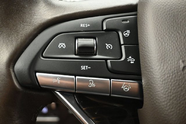 Used 2022 Cadillac Escalade ESV Sport w/ LPO, ONYX Package AWD/4WD image 23