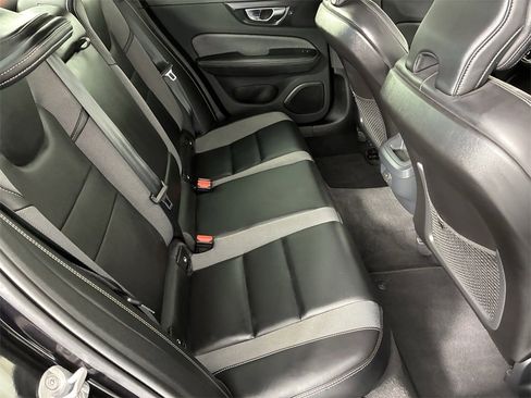 Used 2024 Volvo S60 B5 Plus image 31