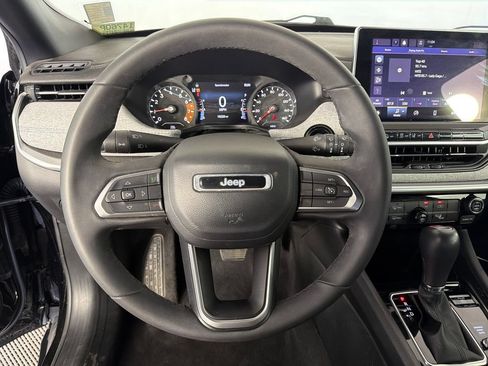 Used 2023 Jeep Compass Latitude AWD/4WD image 12