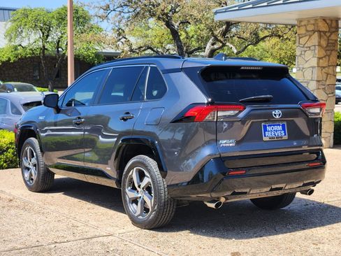 Used 2021 Toyota RAV4 SE w/ Weather & Moonroof Package image 5
