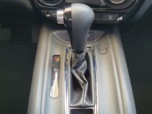 Used 2019 Honda HR-V LX image 17