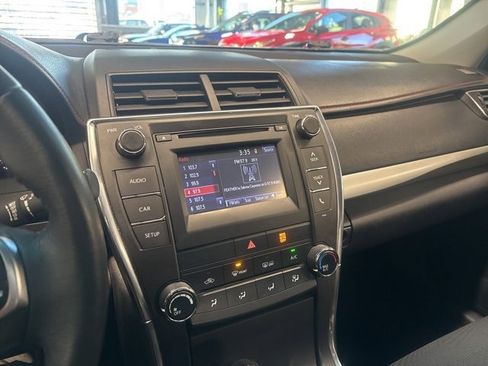 Used 2017 Toyota Camry SE image 24