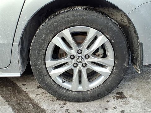 Certified 2025 Toyota Sienna XLE image 11