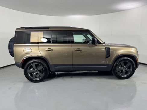 Used 2025 Land Rover Defender 110 S AWD/4WD image 5