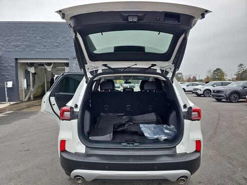 Used 2025 Ford Escape SE image 16