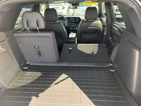 Used 2024 Chevrolet TrailBlazer RS AWD/4WD image 31