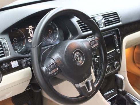 Used 2014 Volkswagen Passat TDI SEL Premium FWD image 10
