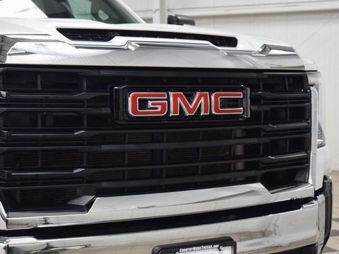 Used 2024 GMC Sierra 3500 Pro w/ Convenience Package image 5
