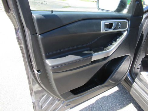 Used 2023 Ford Explorer XLT w/ Equipment Group 202A AWD/4WD image 15