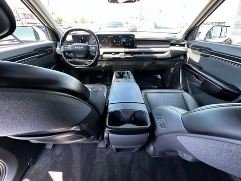 Used 2024 Kia EV9 Light Long Range RWD image 16