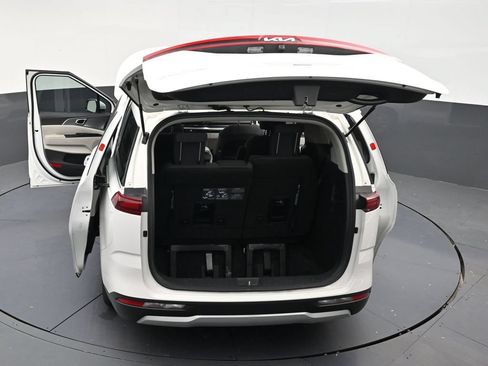 Used 2024 Kia Carnival LX FWD image 32