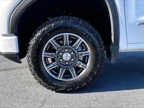Used 2025 GMC Sierra 1500 AT4 AWD/4WD image 10