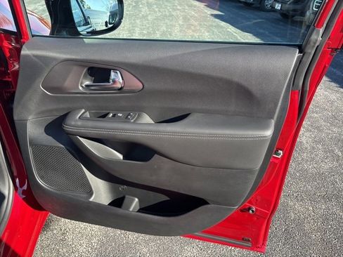 New 2026 Chrysler Pacifica Select image 12