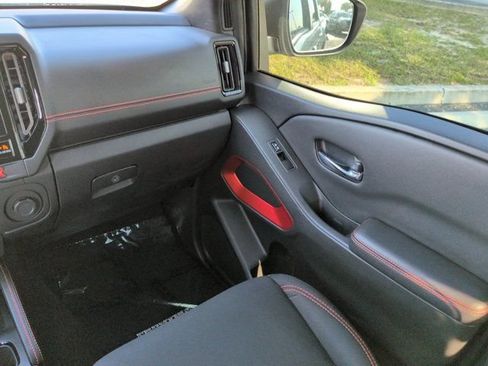 Used 2025 Nissan Frontier PRO-4X AWD/4WD image 16