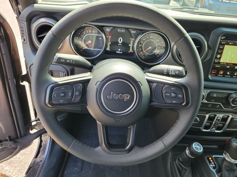 Used 2023 Jeep Gladiator Sport AWD/4WD image 20